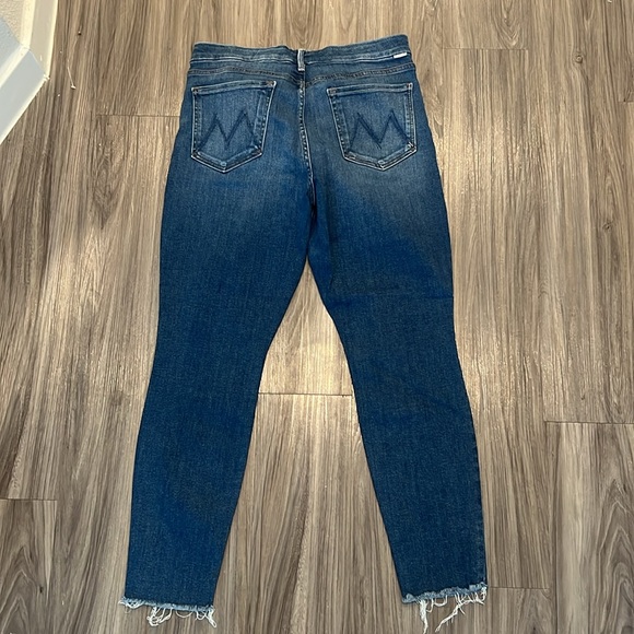 Mother Like New Jeans • The Looker Ankle Fray • Size 32 - Picture 4 of 6